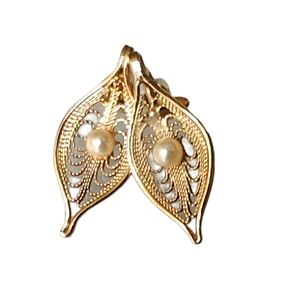 Sarah Coventry Gold Leaf Earrings with Pearls